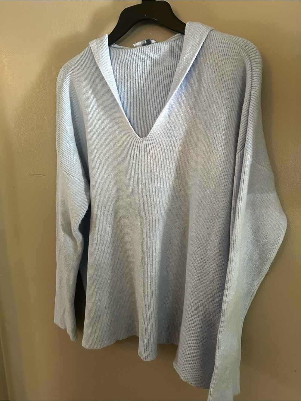 T Tahari Sweater - light blue v-neck ribbed with hood - Picture 7 of 11